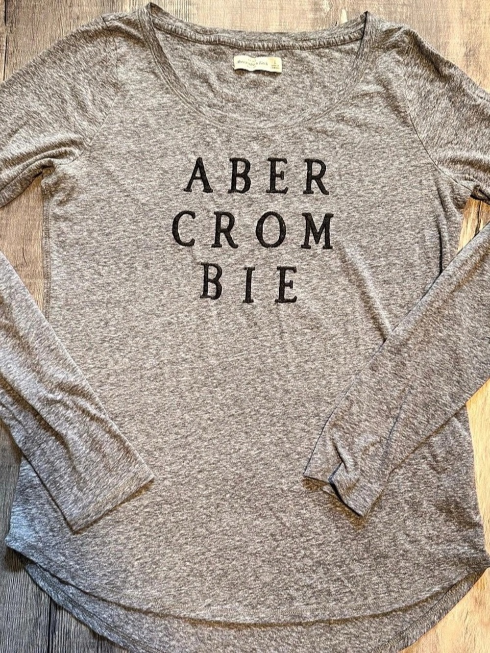 Abercrombie & Fitch Long Sleeve Graphic Tee in Gray